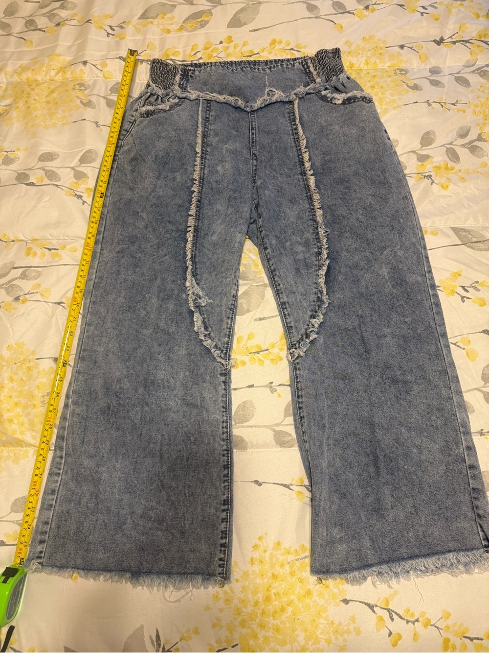SHEIN Woman’s Size XL Washed Blue Wide-Leg Jeans with Frayed Trim